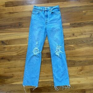 Levi’s Premium Ribcage Straight Distressed Jeans, size 28